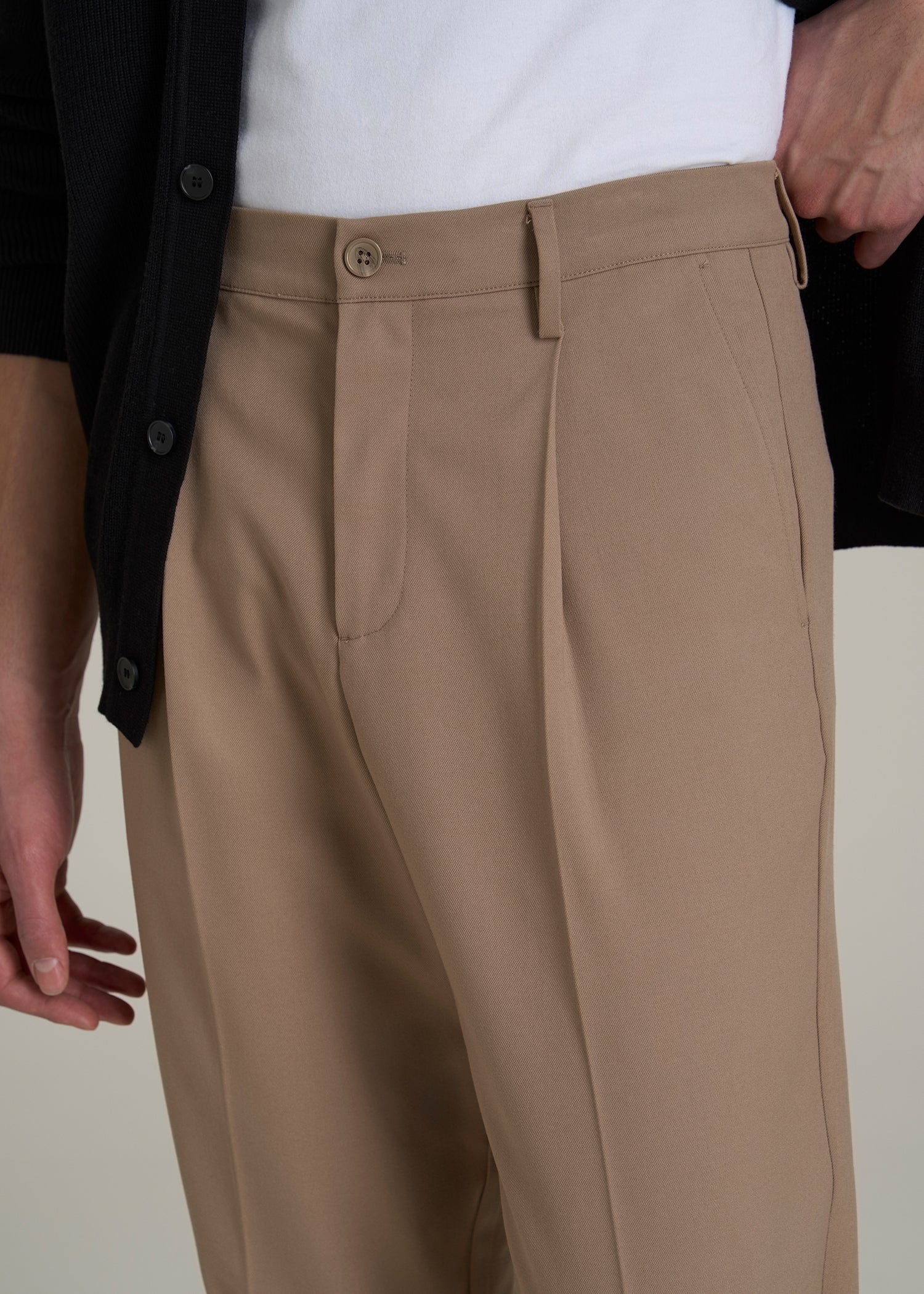 Tall Men's Relaxed Pleated Trouser in Dark Sand