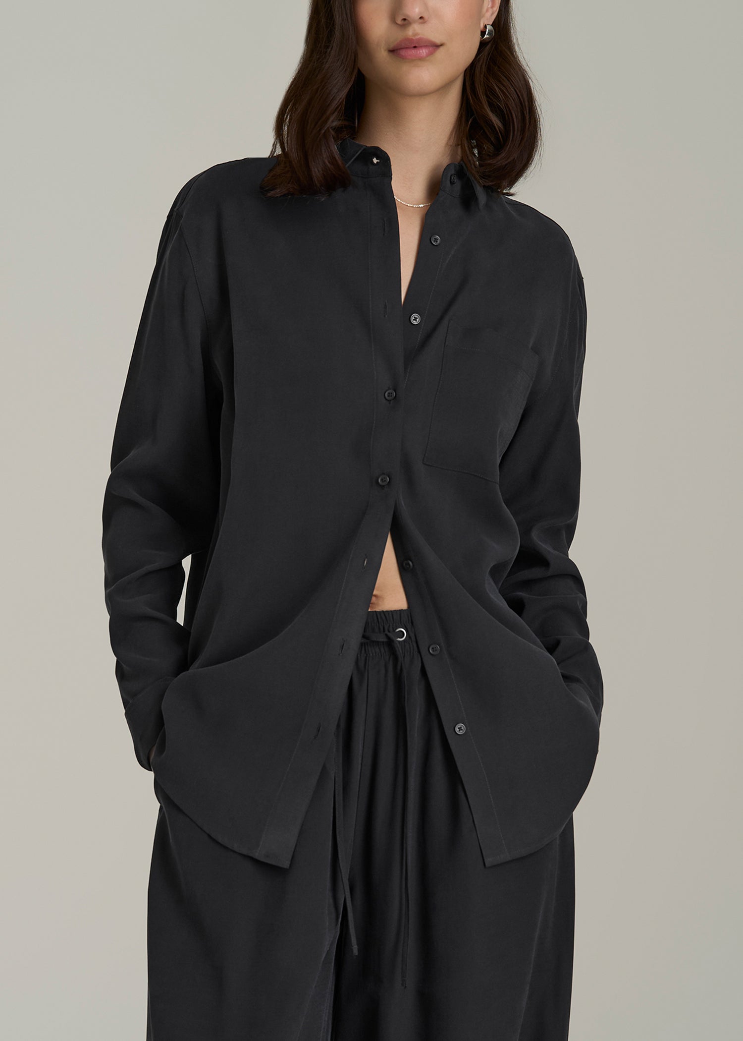 Relaxed Button-Up Single-Pocket Blouse for Tall Women in Vintage Black