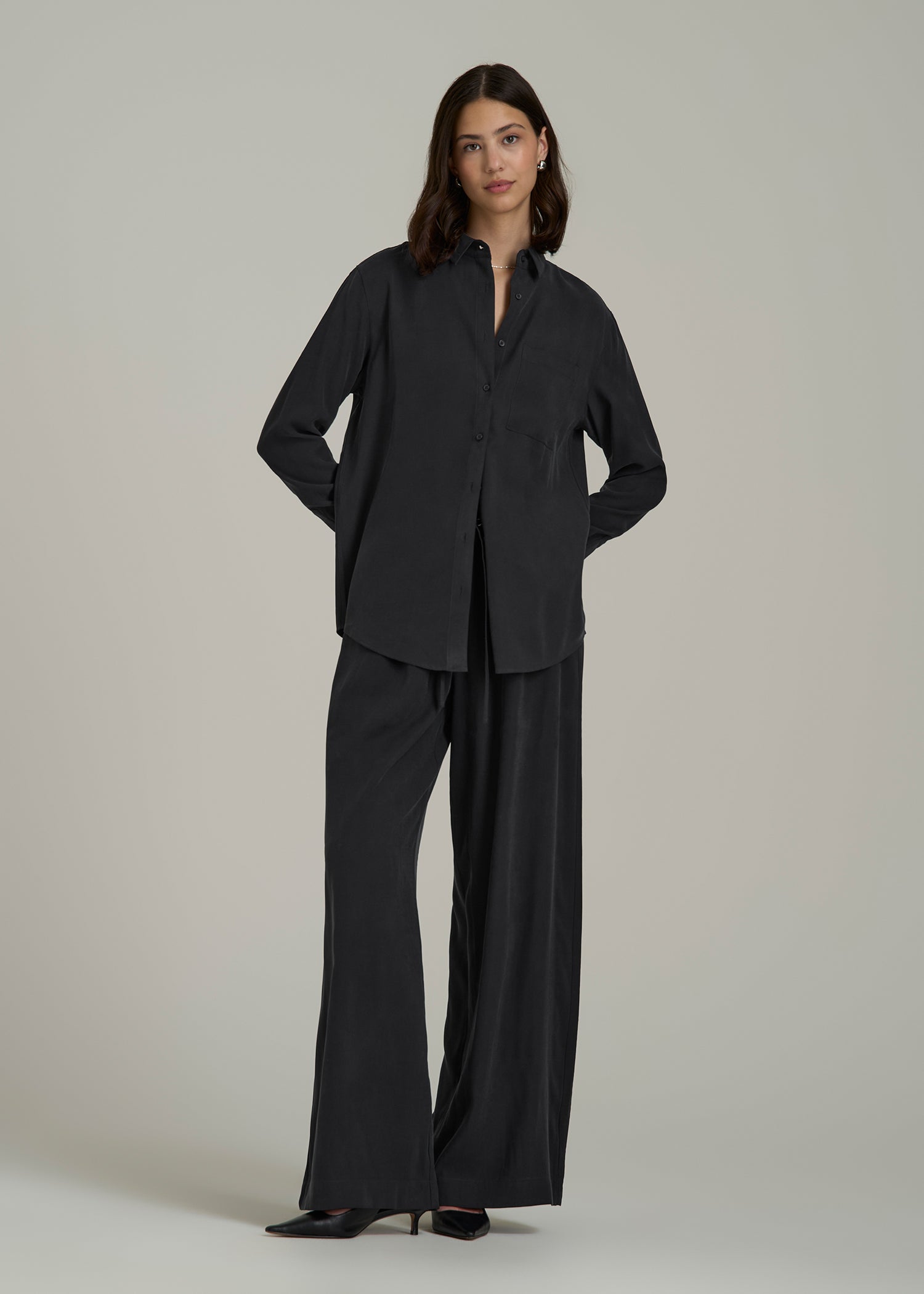Relaxed Button-Up Single-Pocket Blouse for Tall Women in Vintage Black